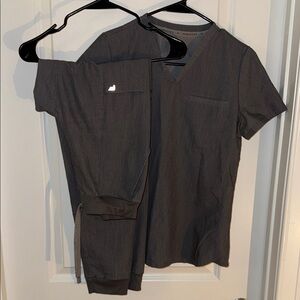 Fabletics Scrub Set
